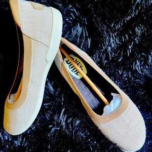 Hey Dude Women's Tan Loafers